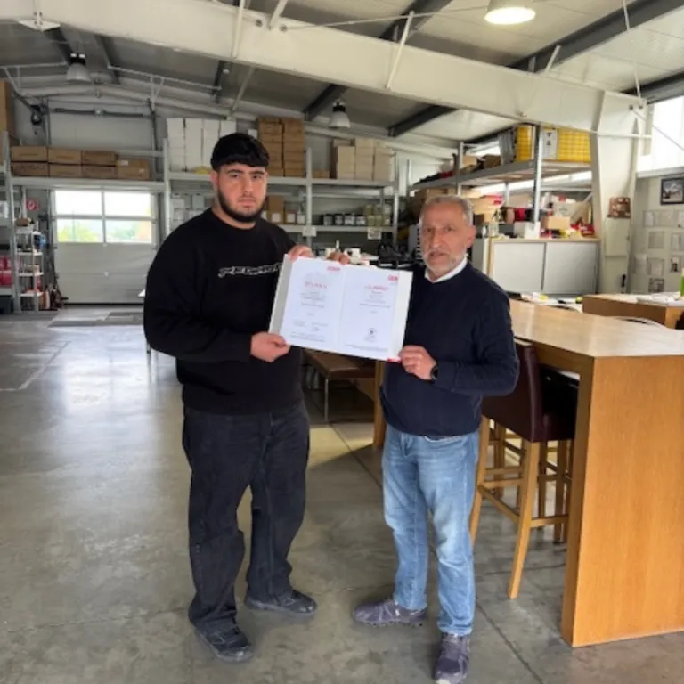 Eren&nbsp;Ulusoy hat seinen Lehrabschluss DFG bestanden