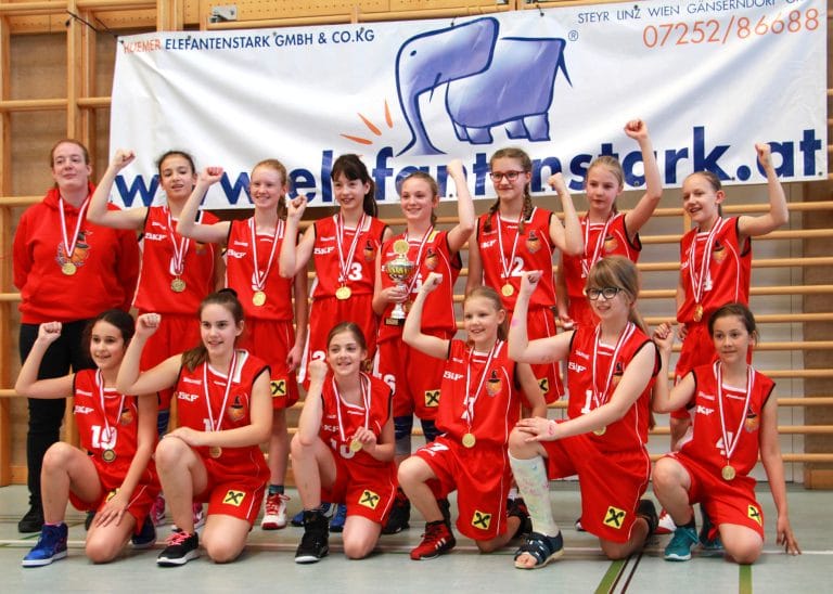 elefantenstarkes Sponsoring! Großer Erfolg der Steyrer Hexen!