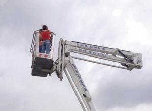 Übergabe der ersten Raupenbühne